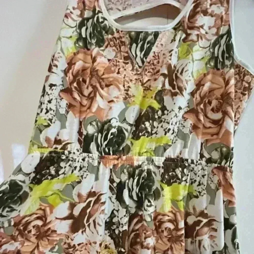 Floral High-Low Dress with  Keyhole Cut Outs on Front and Back Size Large - Picture 3 of 6